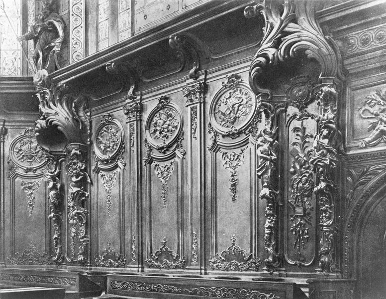 Stalles, lambris de revêtement, 4 statues : les Pères de l'Eglise, style Louis XV, style Louis XVI