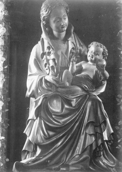 Statue : Vierge à l'Enfant assise