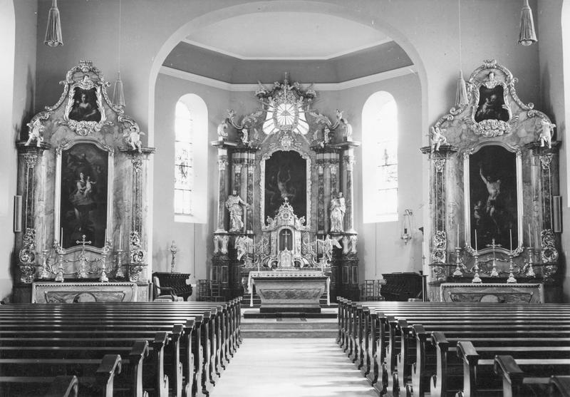 autels, tabernacle, retables, tableaux, croix d' autel, chandeliers (16) (maître-autel) : martyre de saint Barthélémy, saint Pierre, saint Paul (vue générale)