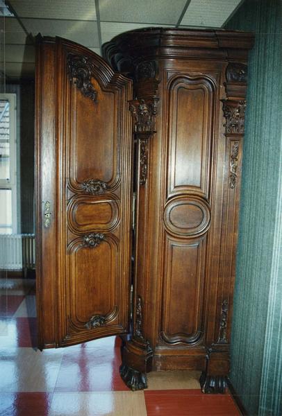 armoire (vue de profil, portes ouvertes)