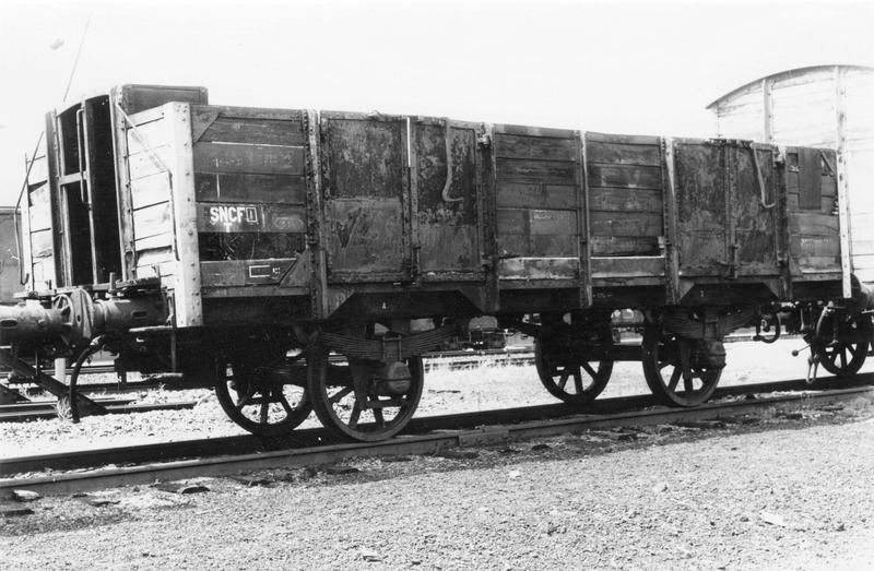 wagon tombereau à vigie, à deux essieux parallèles, à voie normale, TF 951 067 - © Ministère de la Culture (France), Médiathèque du patrimoine et de la photographie (objets mobiliers), tous droits réservés