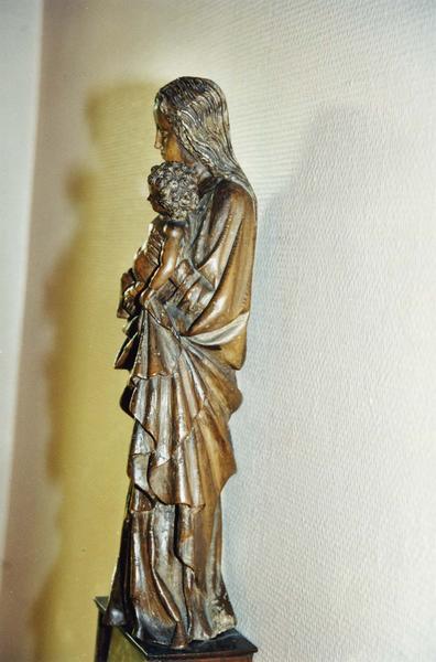 statuette : Vierge à l'Enfant, socle (vue du profil gauche) - © Ministère de la Culture (France), Médiathèque du patrimoine et de la photographie (objets mobiliers), tous droits réservés