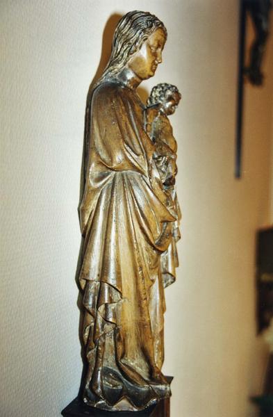 statuette : Vierge à l'Enfant, socle (vue du profil droit) - © Ministère de la Culture (France), Médiathèque du patrimoine et de la photographie (objets mobiliers), tous droits réservés