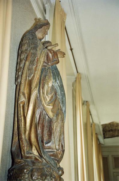 statue : Vierge à l'Enfant (vue du profil droit) - © Ministère de la Culture (France), Médiathèque du patrimoine et de la photographie (objets mobiliers), tous droits réservés