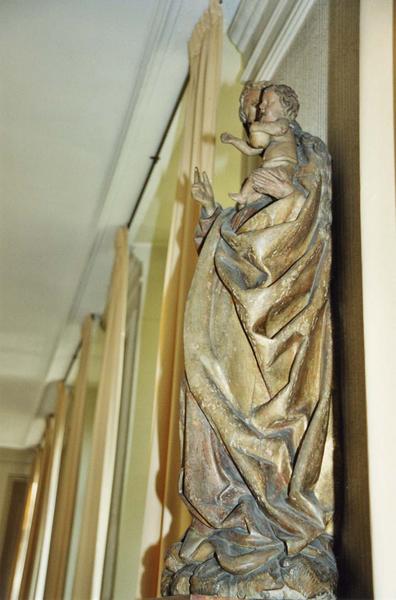 statue : Vierge à l'Enfant (vue du profil gauche) - © Ministère de la Culture (France), Médiathèque du patrimoine et de la photographie (objets mobiliers), tous droits réservés