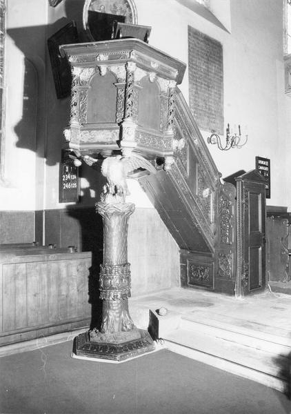 chaire à prêcher, porte, escalier - © Ministère de la Culture (France), Médiathèque du patrimoine et de la photographie (objets mobiliers), tous droits réservés