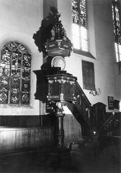 chaire à prêcher, porte, escalier - © Ministère de la Culture (France), Médiathèque du patrimoine et de la photographie (objets mobiliers), tous droits réservés