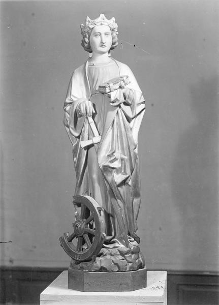 Statue : sainte Catherine