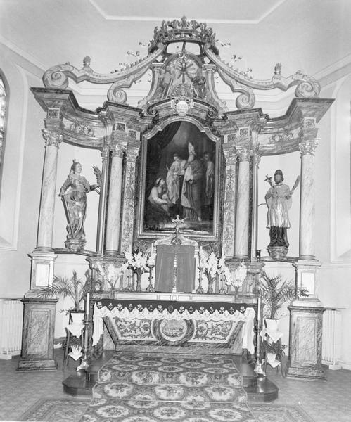 Autel, gradin, tabernacle, retable, tableau, 2 statues : scène de la vie de saint Blaise évêque, Trinité, sainte Marguerite, saint Jean Népomucène (maître-autel)