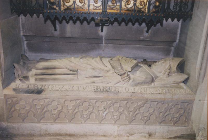 monument funéraire : gisant de l'évêque Rachio, vue générale