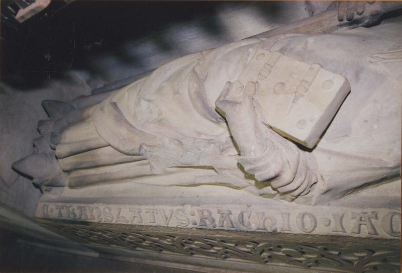 monument funéraire : gisant de l'évêque Rachio, vue partielle