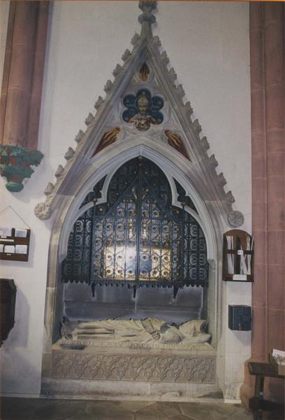 monument funéraire : gisant de l'évêque Rachio, vue générale