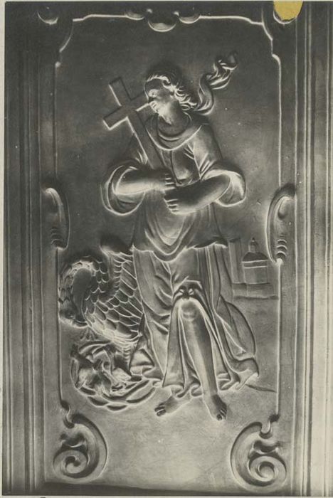 bas-relief : 