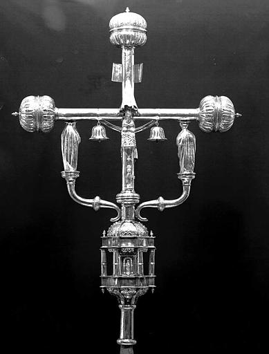 Croix processionnelle en argent (revers) : Evêque assis - © Ministère de la Culture (France), Médiathèque du patrimoine et de la photographie, diffusion RMN-GP