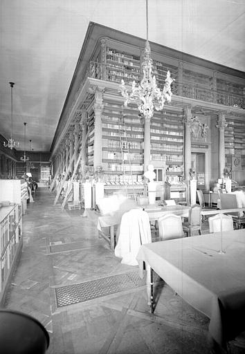 Bibliothèque Mazarine, angle des deux galeries vers le nord-ouest