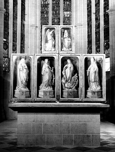 Retable de la Passion donné par Michel Chanzy en 1476, panneaux sculptés peints et doré, fermé