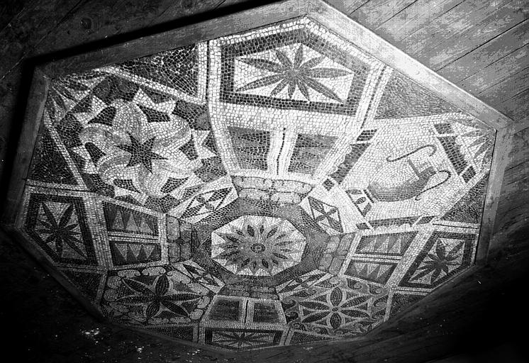 Mosaïque en marbre de couleurs d'époque gallo-romaine - © Ministère de la Culture (France), Médiathèque du patrimoine et de la photographie, diffusion RMN-GP