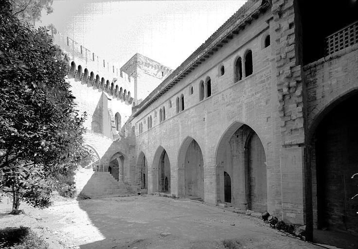 Cloître Benoît XII, extérieur de la galerie est