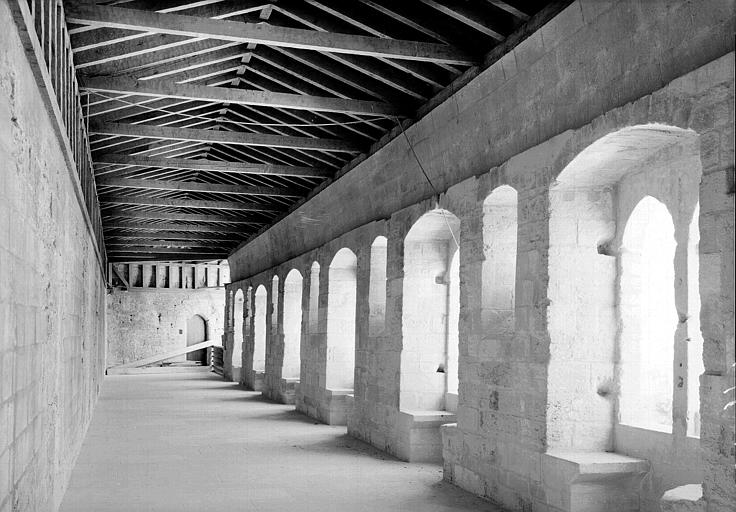 Cloître Benoît XII, galerie est, intérieur vers le sud