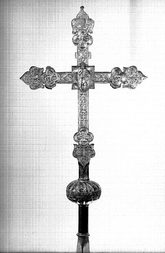 Croix processionnelle en argent estampé, revers, saint Pierre