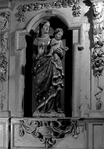 Statue de la Vierge à l'Enfant en bois peint, du retable de la chapelle Notre-Dame