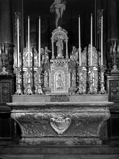 Retable en bois du maître-autel avec statue de la Vierge et tabernacle en marbre (ensemble)