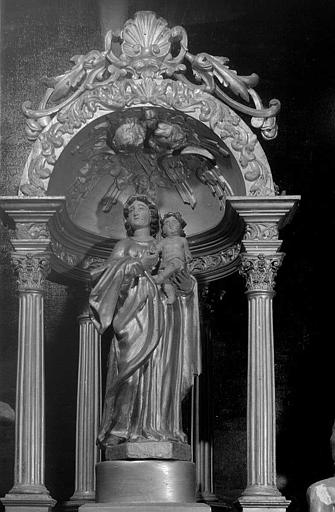 Retable en bois du maître-autel avec statue de la Vierge et tabernacle en marbre, détail