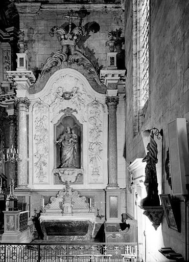 Retable en marbre de la chapelle de la Vierge