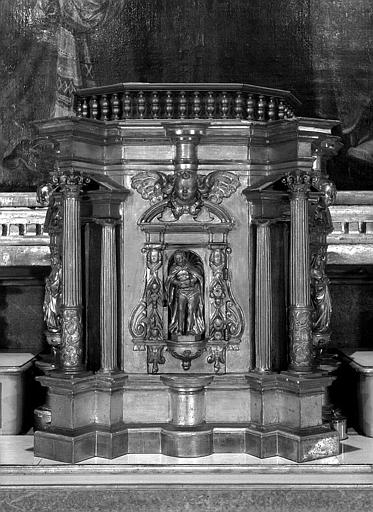 Tabernacle en bois du maître-autel