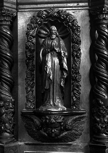 Retable en bois de la chapelle, détail de la statue du tabernacle