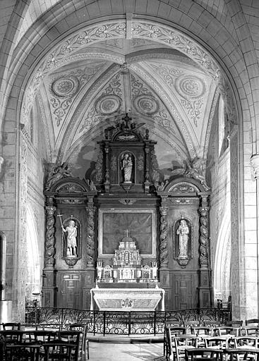 Retable en bois du maître-autel