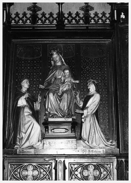 Autel et retable du Rosaire, niche centrale avec le groupe sculpté de la Vierge à l'Enfant entre Saint Dominique et Sainte Catherine de Sienne