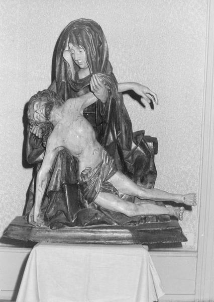 Groupe sculpté : Vierge de Pitié