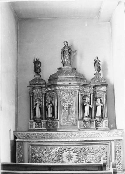 Autel, retable, 7 statues : saint Jean l'Evangéliste, sainte Colombe, saint Jean-Baptiste, saintes et saints dominicains