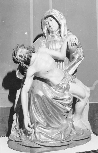 groupe sculpté : Vierge de Pitié, vue générale