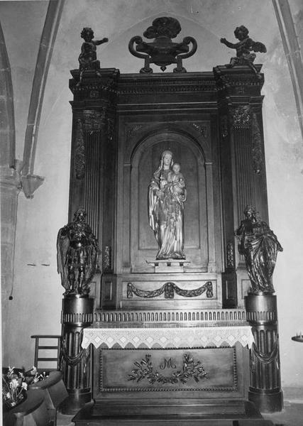 autel, retable, statues (3) : Vierge, saint Louis, sainte Hélène, de la Vierge, vue générale - © Ministère de la Culture (France), Médiathèque du patrimoine et de la photographie (objets mobiliers), tous droits réservés