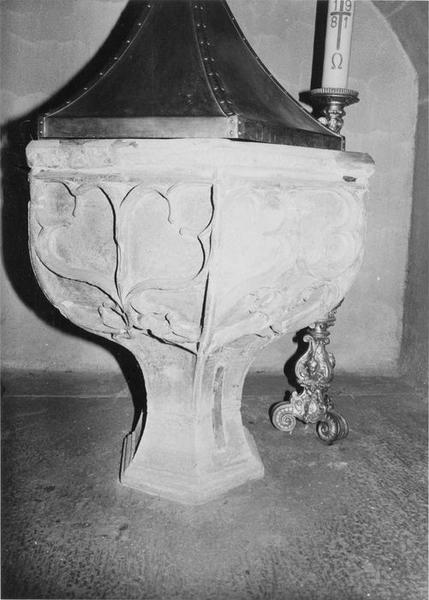 fonts baptismaux, vue générale - © Ministère de la Culture (France), Médiathèque du patrimoine et de la photographie (objets mobiliers), tous droits réservés