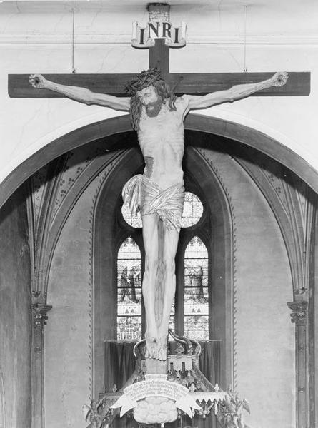 Croix : Christ en croix