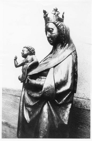 statue : Vierge à l'Enfant, vue partielle