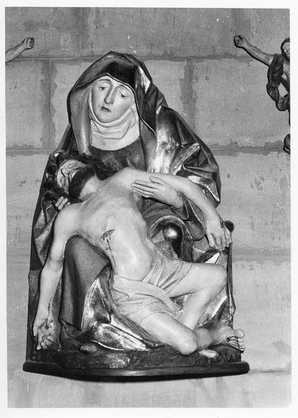 groupe sculpté : Vierge de Pitié, vue générale