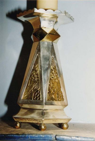 garniture d'autel : chandeliers d'autel, détail - © Ministère de la Culture (France), Médiathèque du patrimoine et de la photographie (objets mobiliers), tous droits réservés