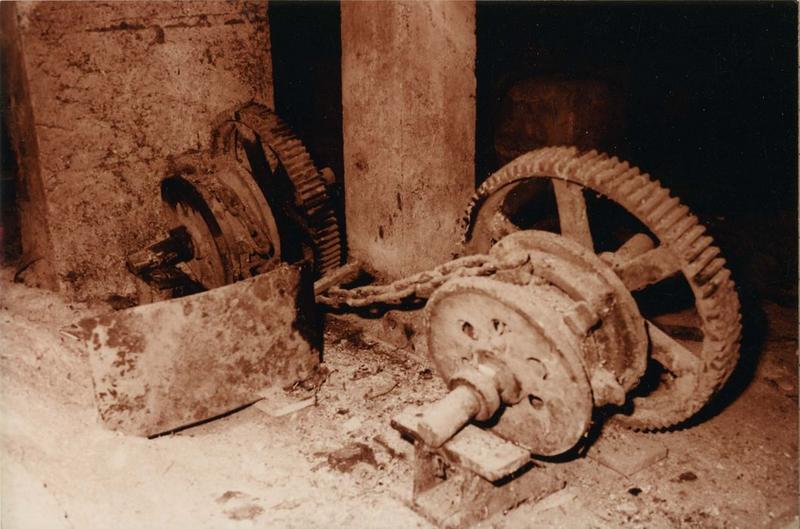 machine à positionner dite chaîne d'amenée, vue générale