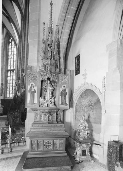 Autel retable du Sacré-Coeur de Jésus, groupe sculpté (triptyque) : saint Georges, saint Charles Borromée, sainte Gertrude, sainte Marguerite-Marie Alacoque, deux anges