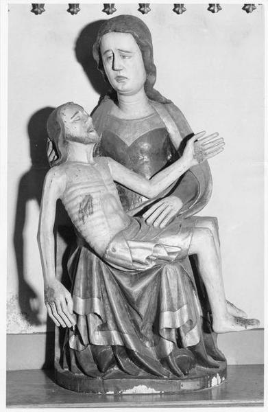 groupe sculpté : Vierge de Pitié, dite Notre-Dame du tilleul, vue générale