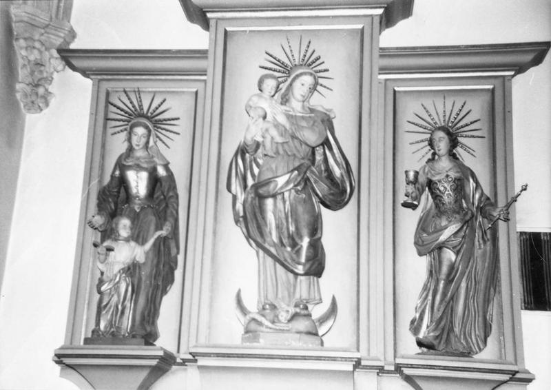 groupe sculpté, statues (2) : sainte Anne et la Vierge, Vierge à l' Enfant, sainte Barbe, vue générale - © Ministère de la Culture (France), Médiathèque du patrimoine et de la photographie (objets mobiliers), tous droits réservés
