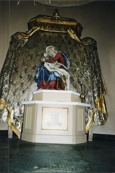 groupe sculpté : Vierge de Pitié, vue générale