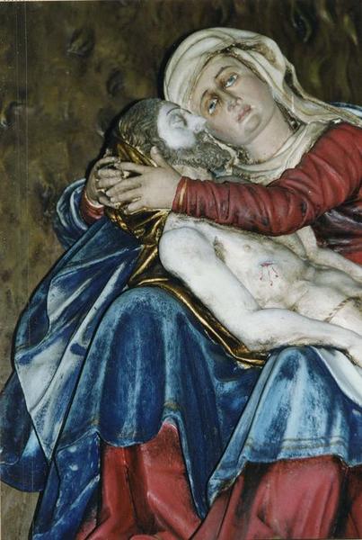 groupe sculpté : Vierge de Pitié, vue partielle