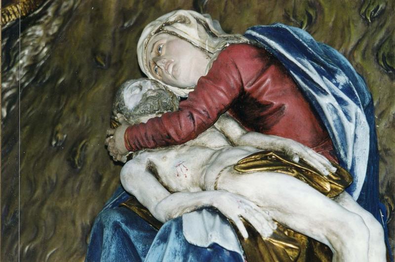 groupe sculpté : Vierge de Pitié, vue partielle