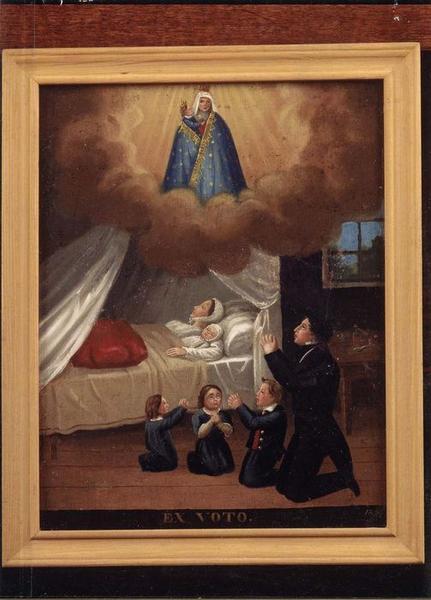 tableau ex-voto : Vierge à l'Enfant, mère et poupon sur lit mortuaire, père et enfants à genoux, priant, vue générale