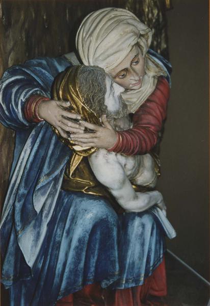 groupe sculpté : Vierge de Pitié, vue partielle